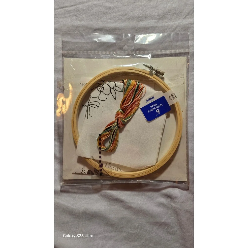 Design Works Crafts Floral Bouquet Embroidery Kit 6 Inch Hoop 7053-HL New
